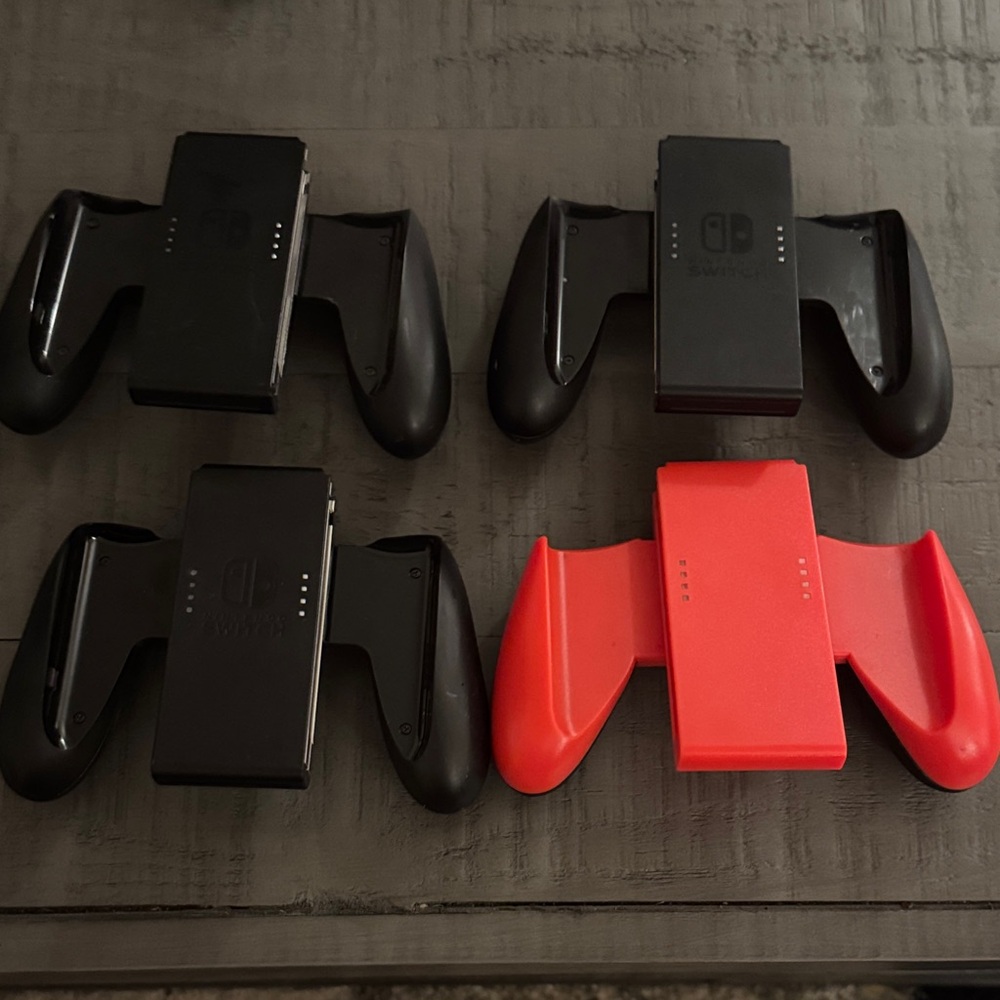 Nintendo Joy-Con Grips in Black and Red